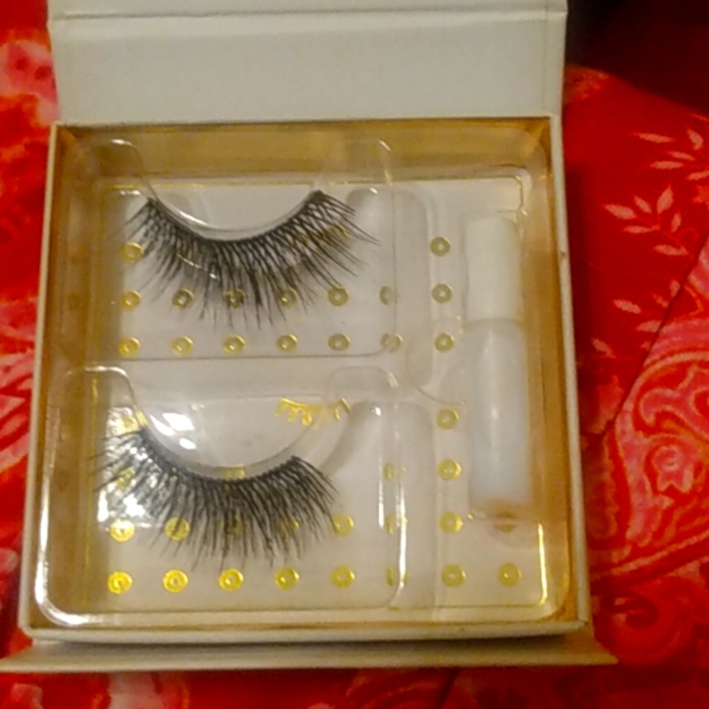 Battington eyelashes black Harlow 3-D